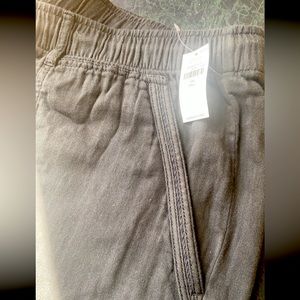 Old Navy NWT Soft Crop Pants